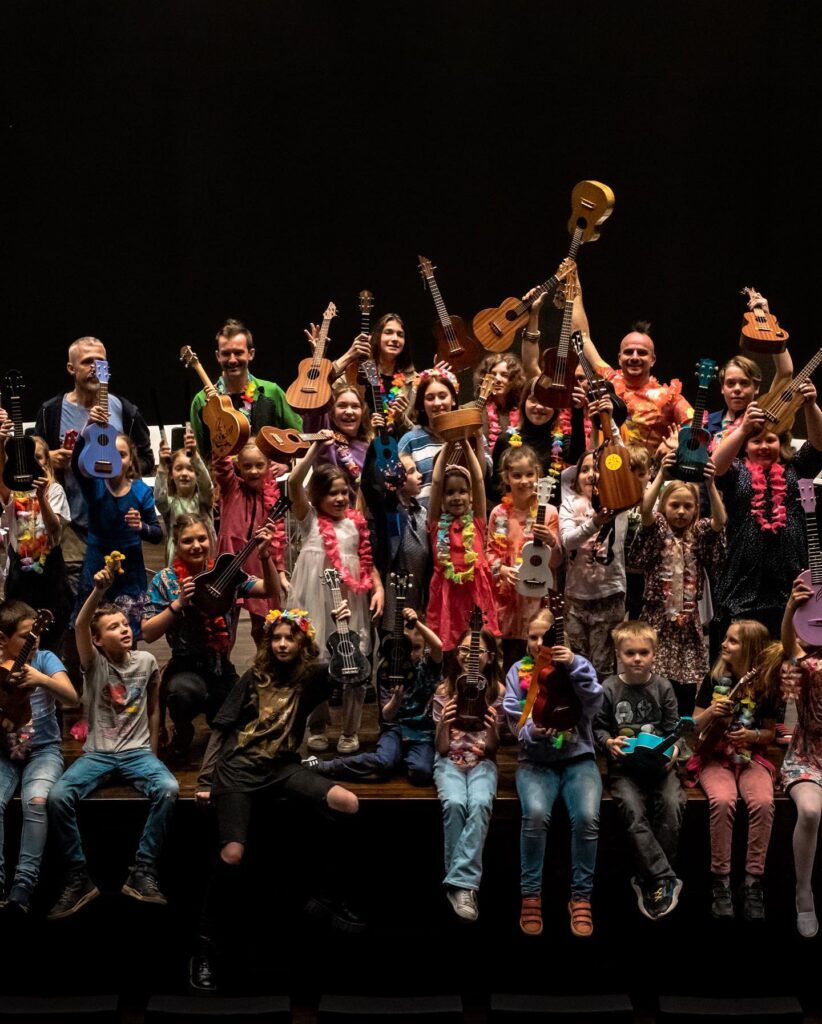 356914039_675760484568909_2320863977534561695_n lekcje gry na ukulele