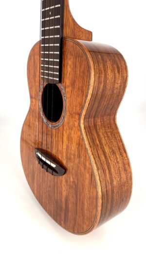 AKK2 AK14264 Front rechts aNueNue AKK2 - Hawaiian Koa - ukulele koncertowe