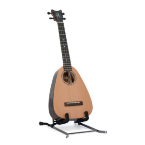 Ukulele Romero Creations Tiny Tenor Cedrowy z prawej strony na stojaku