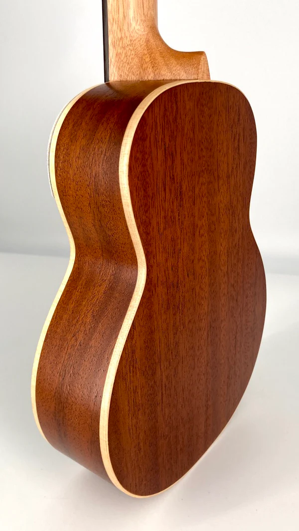 ukulele aNueNue UC-10 BB mahoń