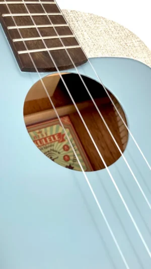 aNueNue UT-10 BA błękitne ukulele tenorowe bliski front
