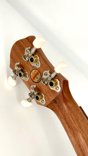 aNueNue UT-10 BA błękitne ukulele tenorowe klucze blisko