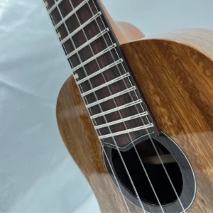 Ili L1-CA - ukulele koncertowe z litej akacji front otwór