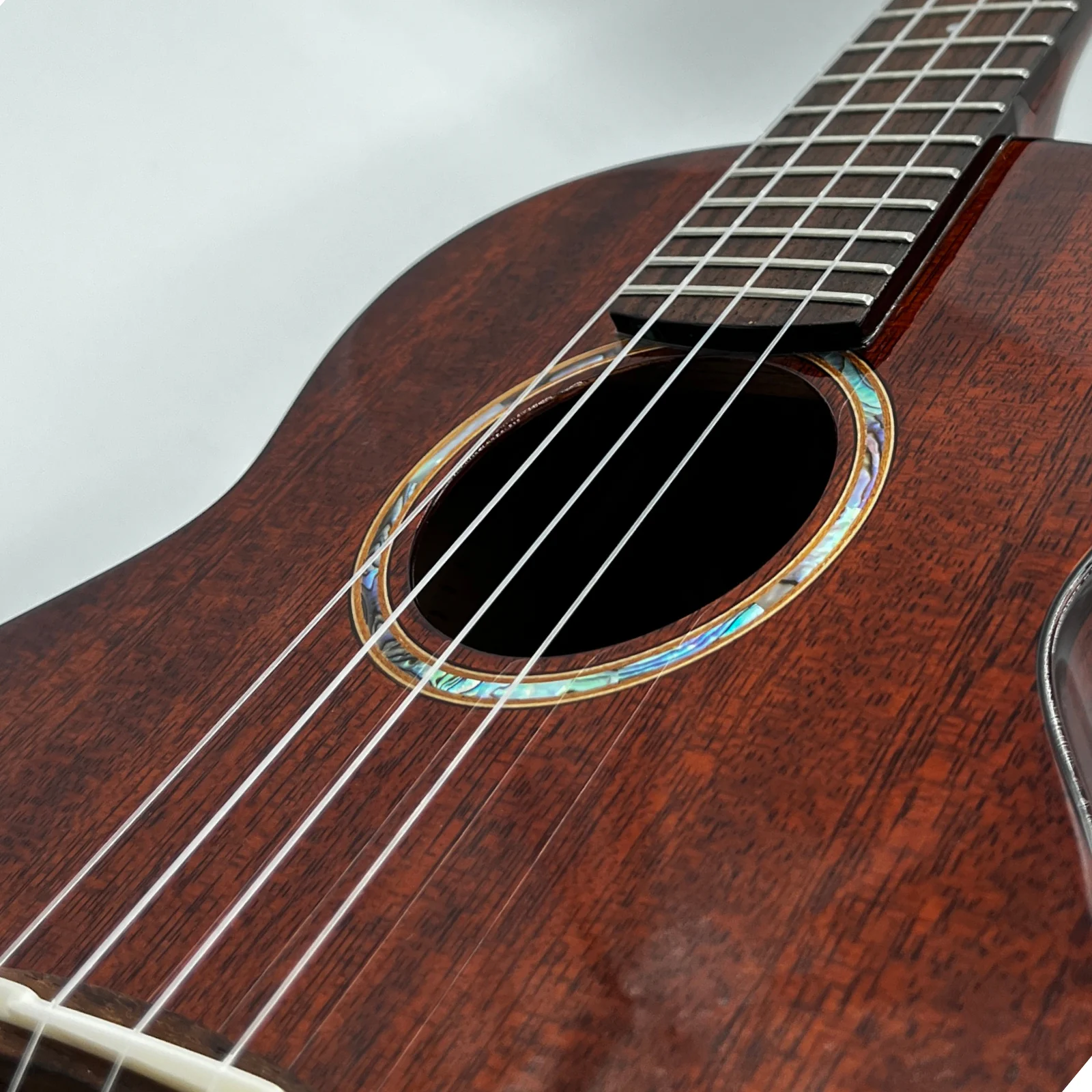 aNueNue AMM3 ukulele tenorowe mahoń otwór rezonansowy