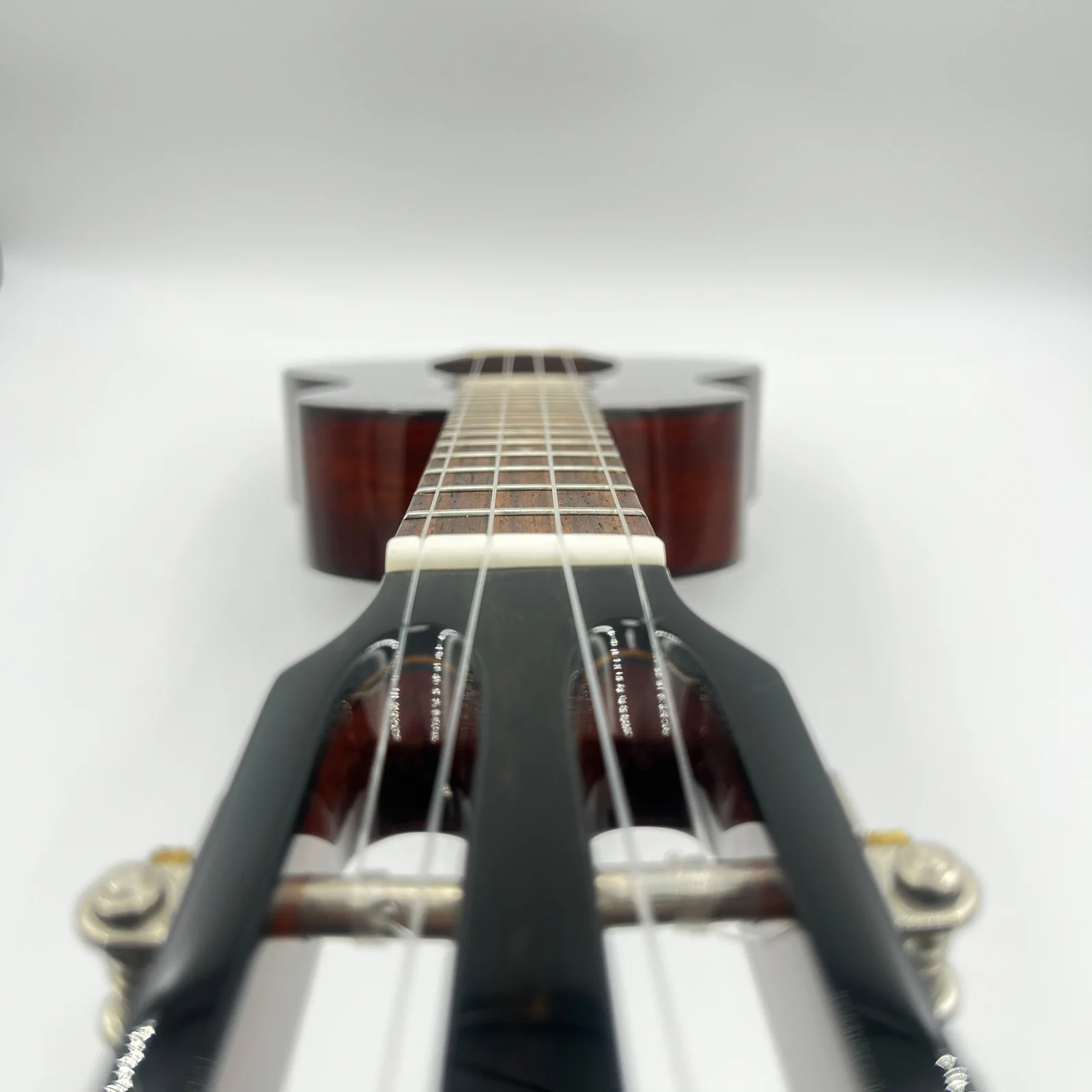 aNueNue AMM3 ukulele tenorowe gryf radius