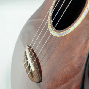 aNueNue AMM3 ukulele tenorowe płyta front mostek