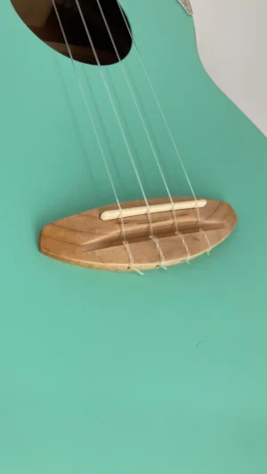 aNueNue UT-10 IG Ice Green Sopran Bridge