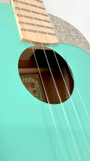 aNueNue UT-10 IG Ice Green Sopran Sound Hole